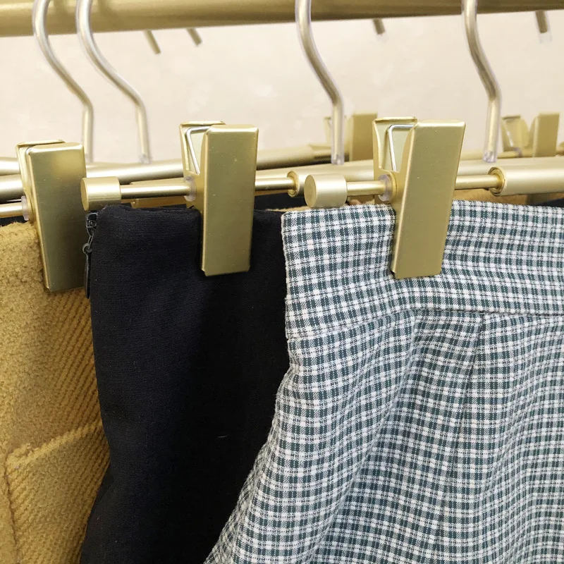 מכנסיים חדשים מתלה קולבים לחיסכון במקום מכנסיים על קולב בגדים הארגון אחסון הארון מכנסיים חותלות החלקה קולב מתכת
