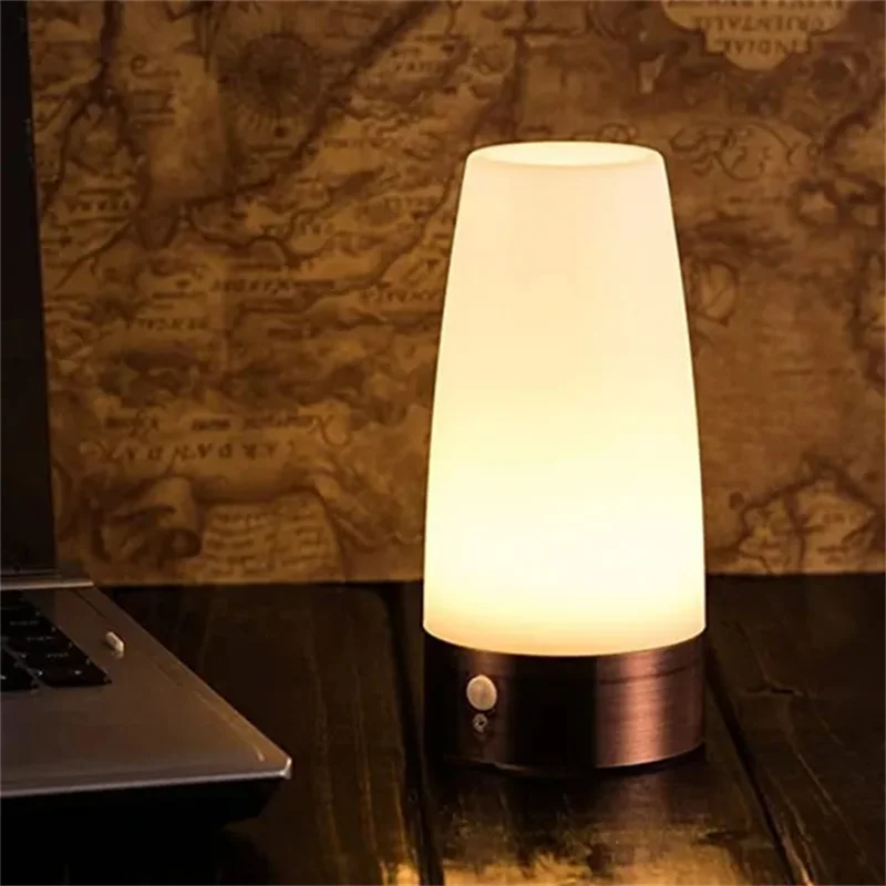 חיישן תנועת PIR אלחוטי אור LED לילה מופעל על סוללה שולחן אור המנורה חכם השינה ליד המיטה מנורה קישוט הבית