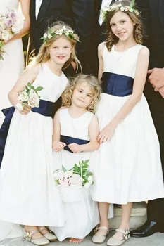 פרח שמלת ילדה לבן קו עם כחול נייבי סרט קשת שרוולים מתאימים חתונה, מסיבת יום הולדת ראשונה שמלות קודש