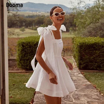 Booma פשוטה קשת מיני סאטן שמלות כלה קשור כתפיות קו A-אזרחי שמלות כלה ללא שרוולים מעל הברך, קצר שמלות כלה