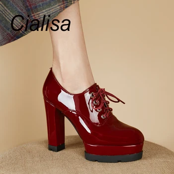 Cialisa חדש סתיו בעבודת יד האדום כבש עבה פלטפורמת משאבות עגול הבוהן אישה שחורה נעליים בלוק עקבים גבוהים מסיבה נעליים